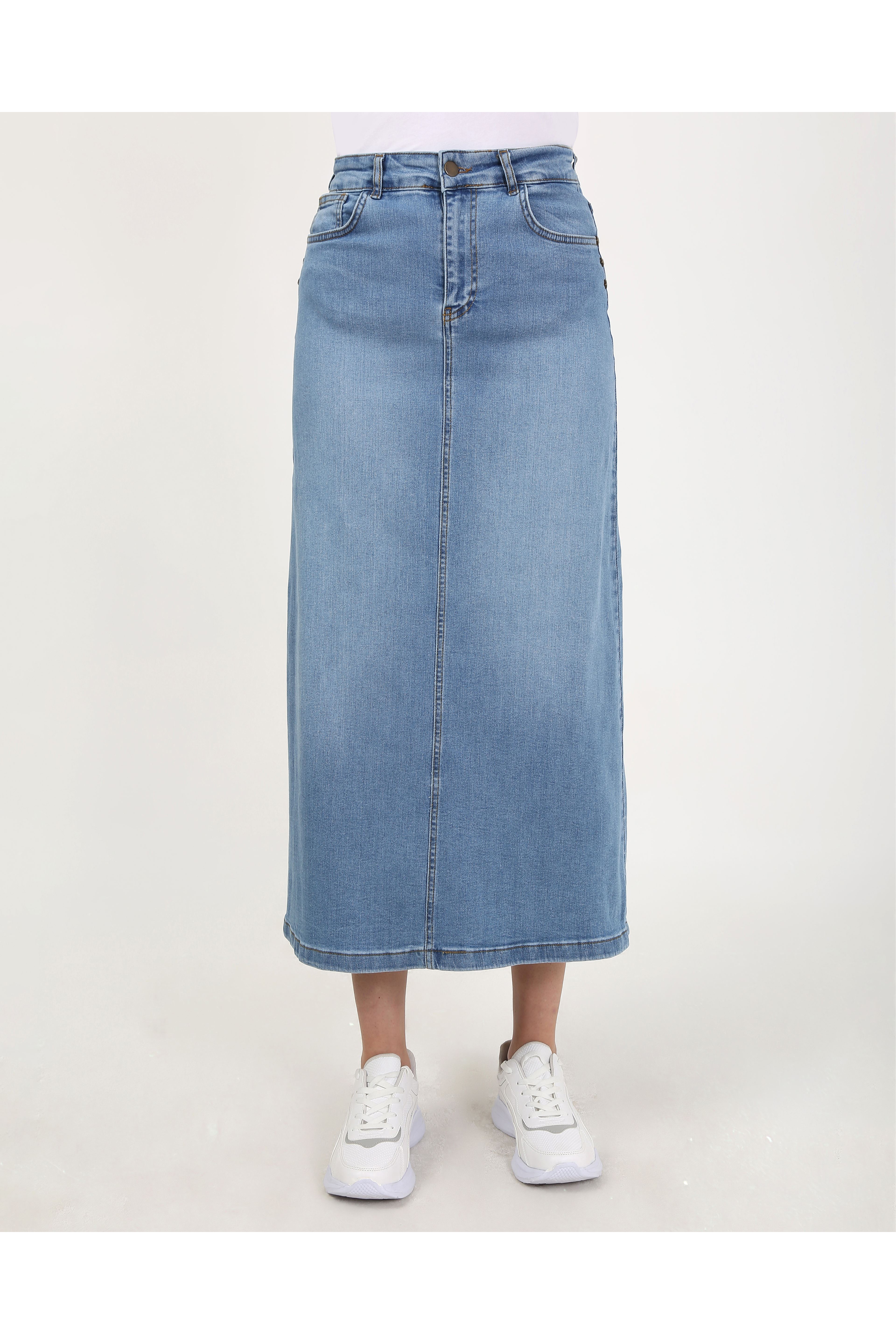 تنورة جينز من قماش طبيعي بمسامير نجمية باللون الأزرق الفاتح