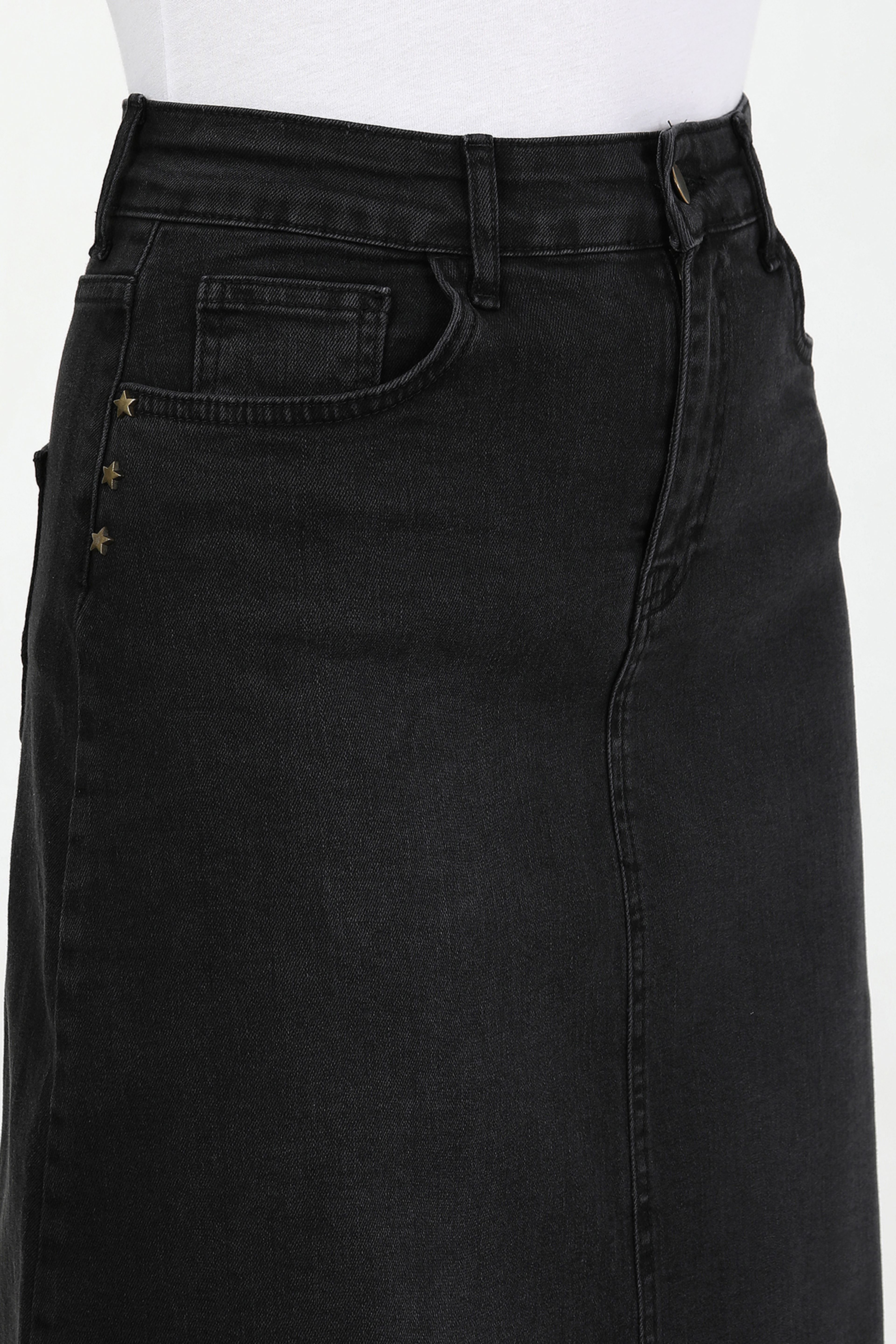 تنورة جينز سوداء بنقشة نجمة من القماش الطبيعي