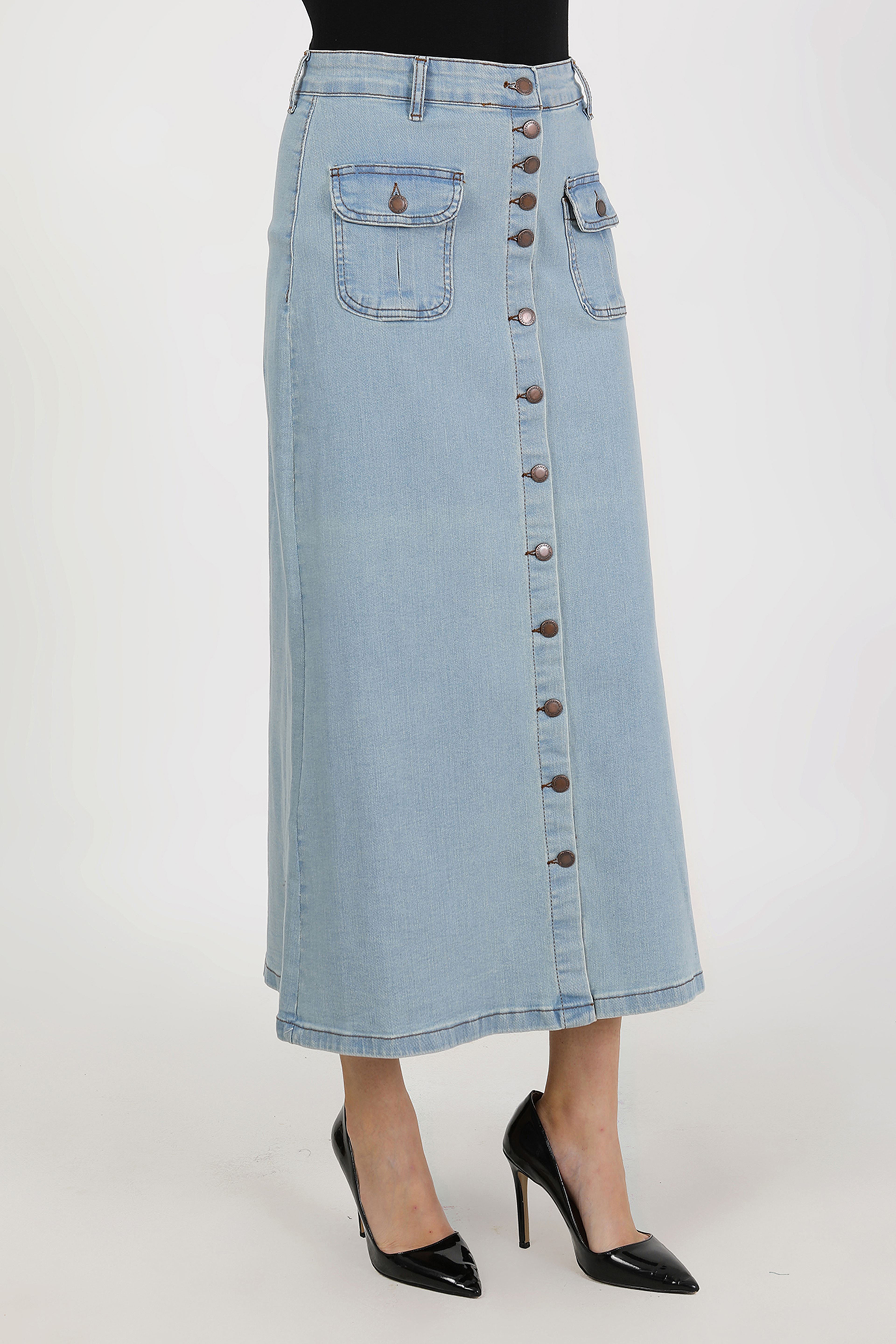 تنورة حجاب زرقاء فاتحة مع منفاخ وأزرار وجيوب