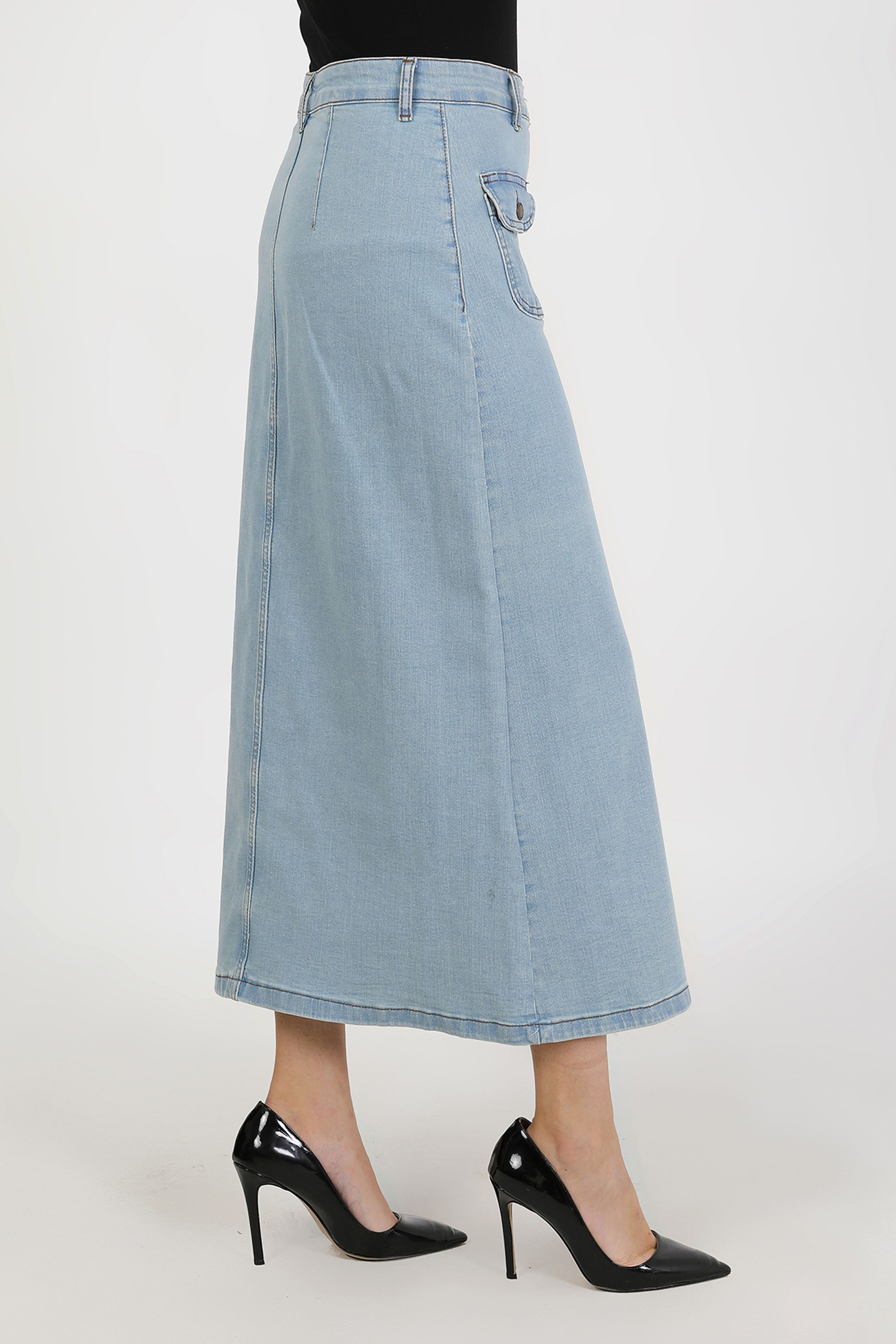 تنورة حجاب زرقاء فاتحة مع منفاخ وأزرار وجيوب