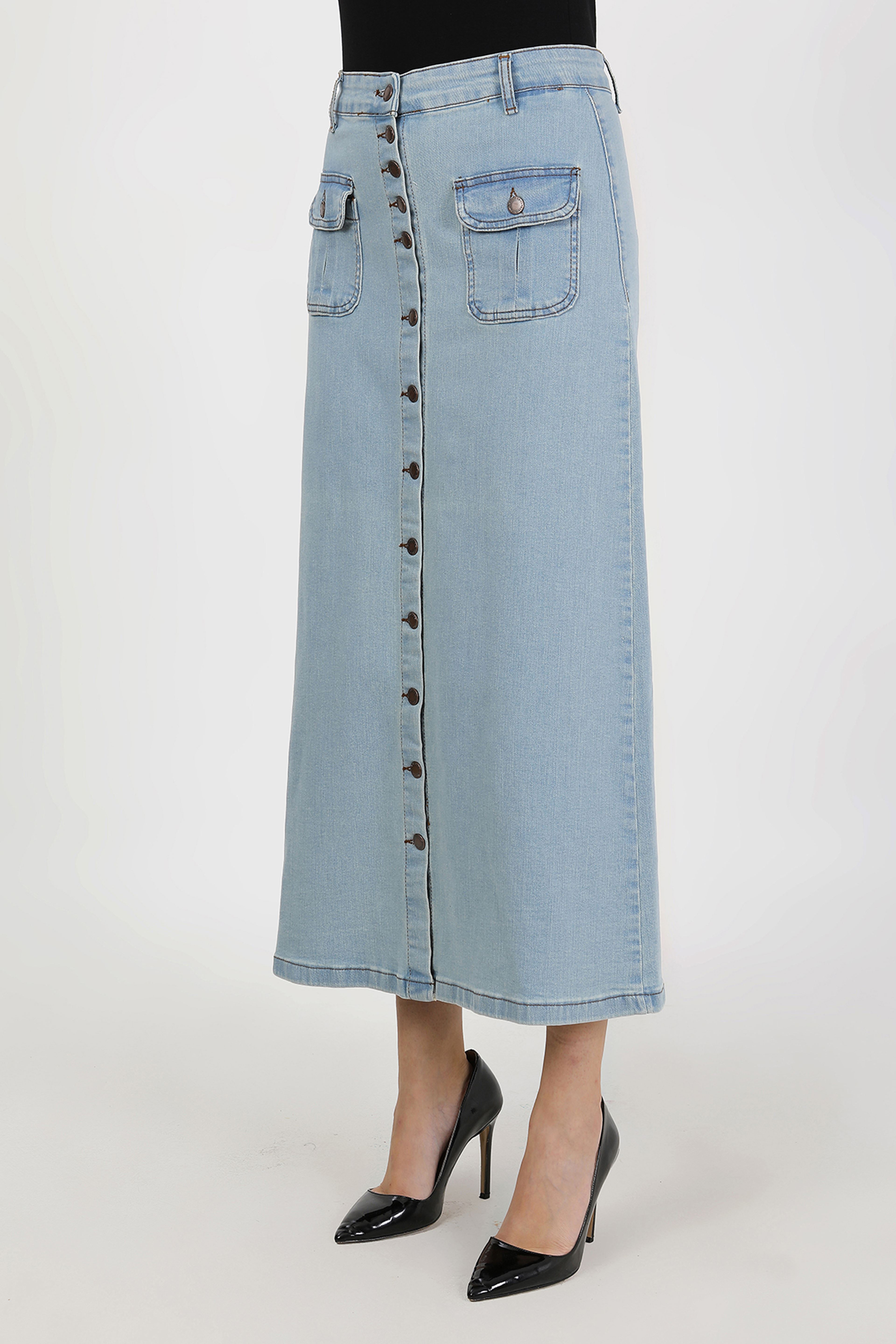 تنورة حجاب زرقاء فاتحة مع منفاخ وأزرار وجيوب