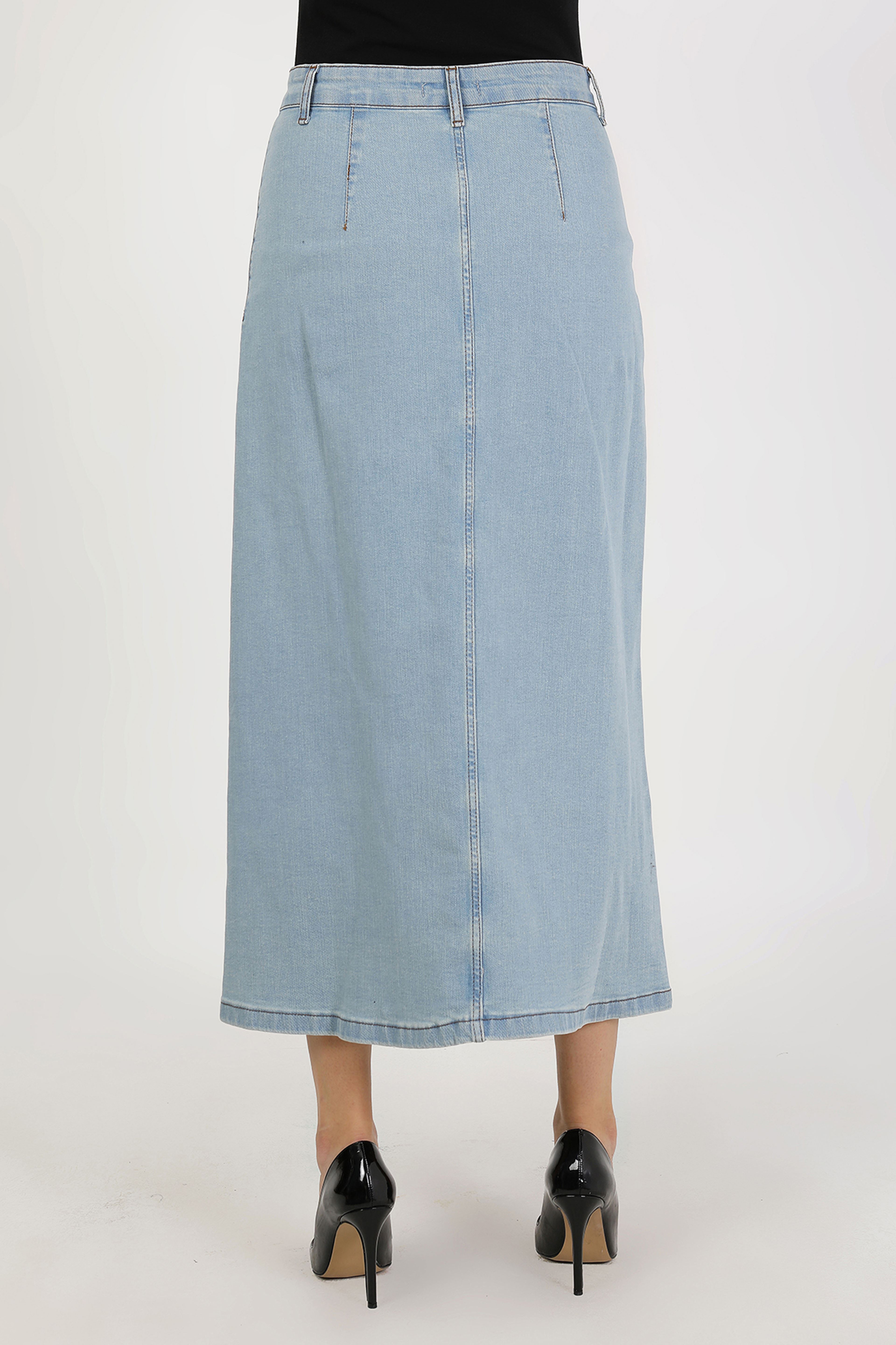 تنورة حجاب زرقاء فاتحة مع منفاخ وأزرار وجيوب