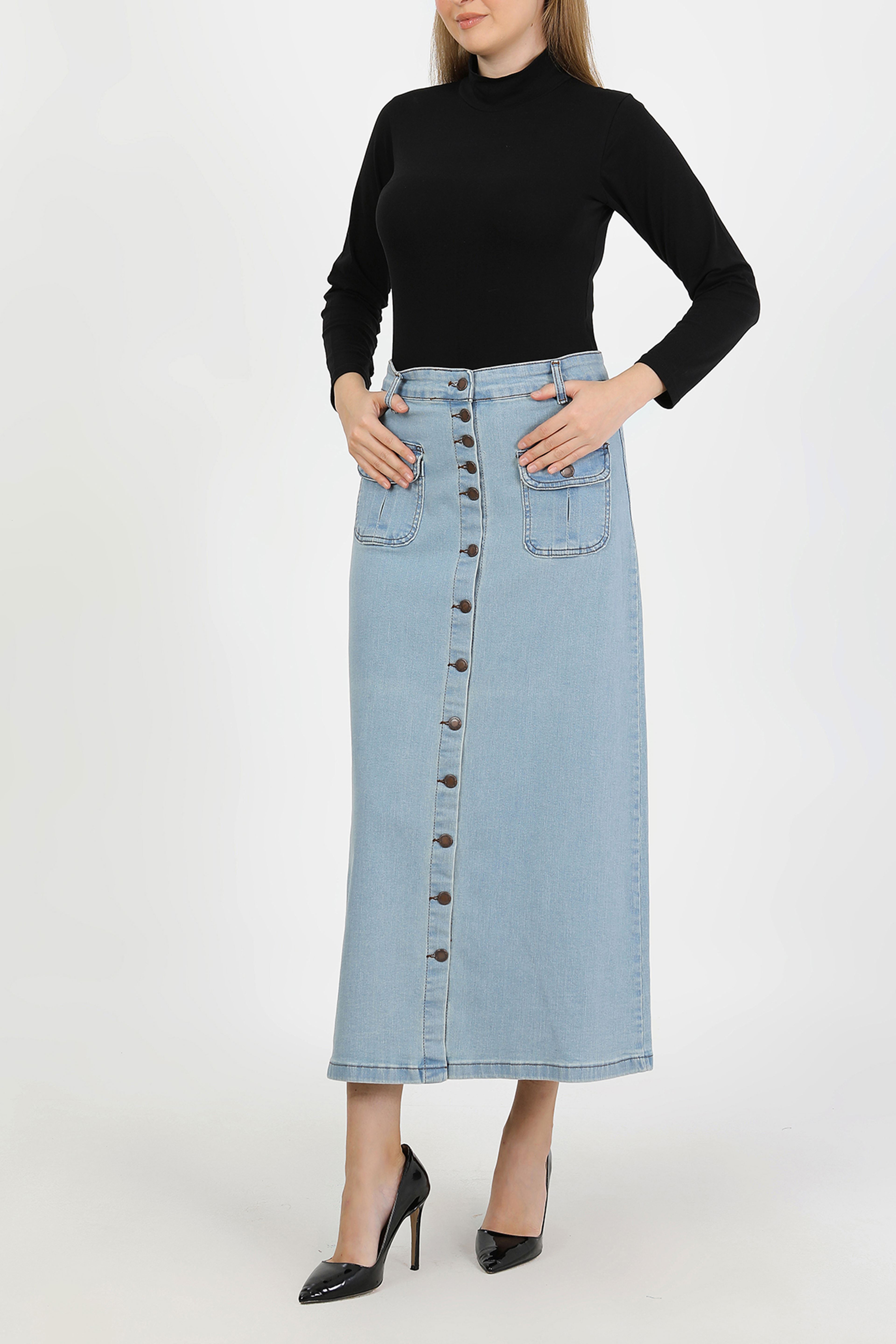 تنورة حجاب زرقاء فاتحة مع منفاخ وأزرار وجيوب