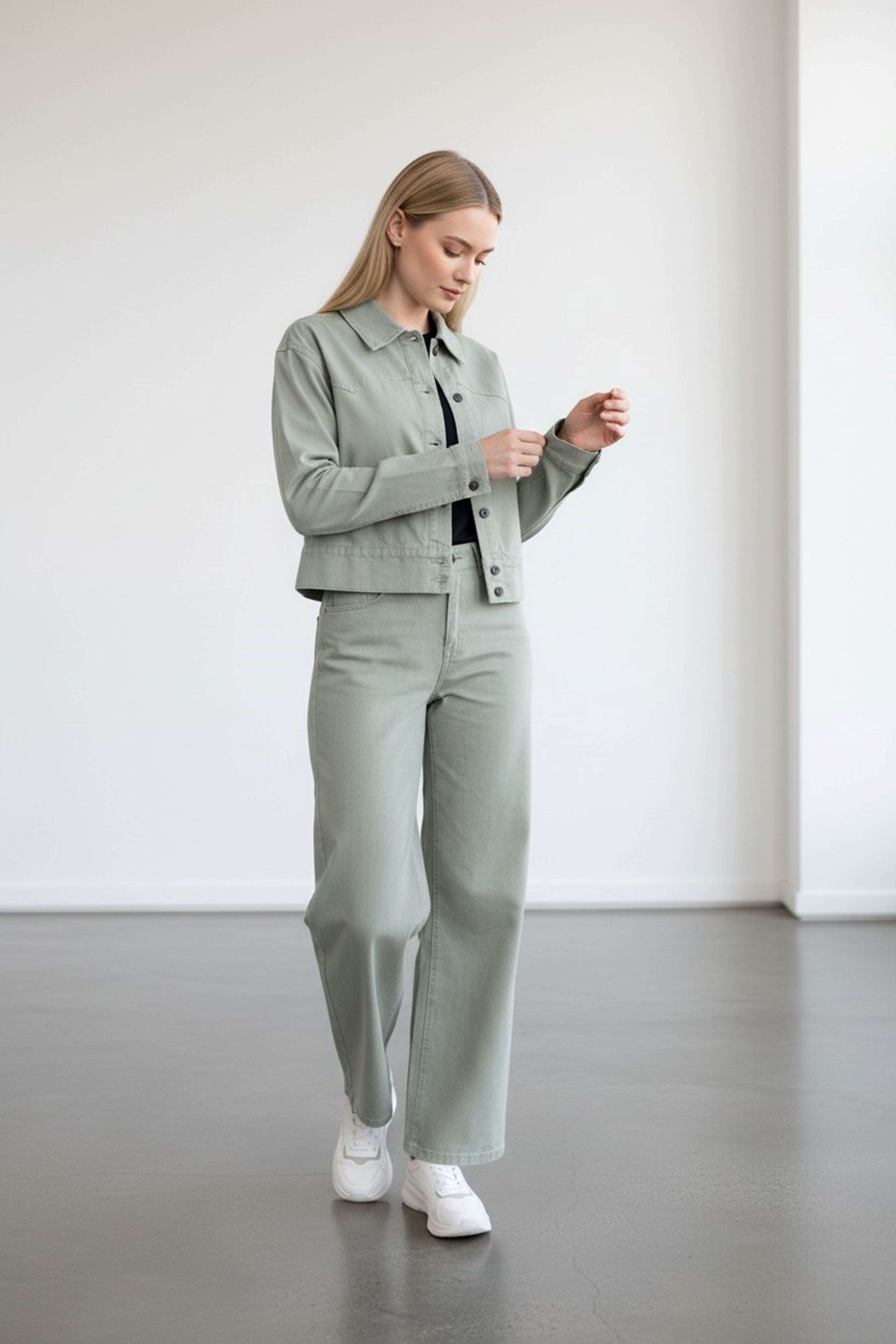 طقم نسائي من بنطال وجاكيت جينز – أخضر