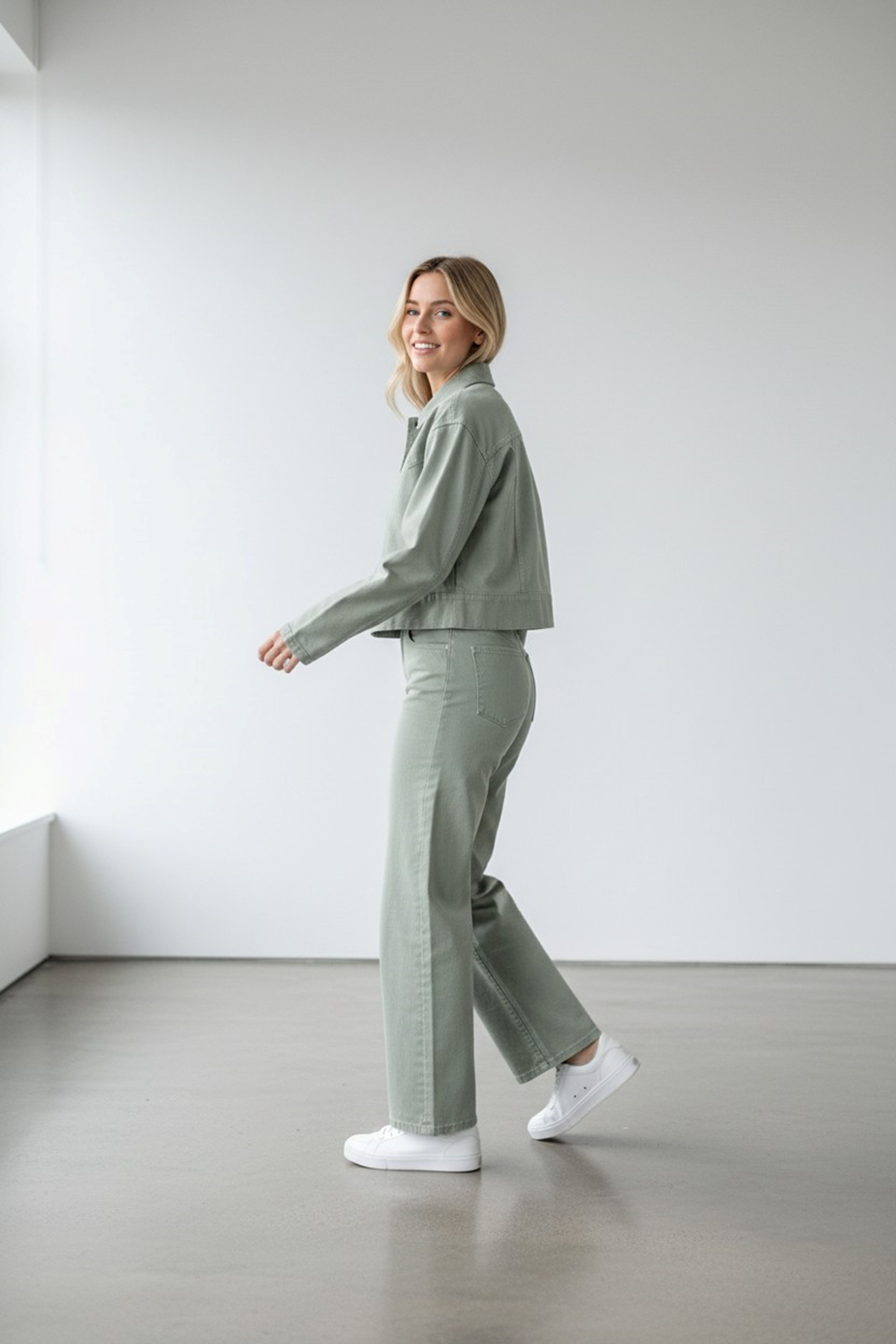 طقم نسائي من بنطال وجاكيت جينز – أخضر