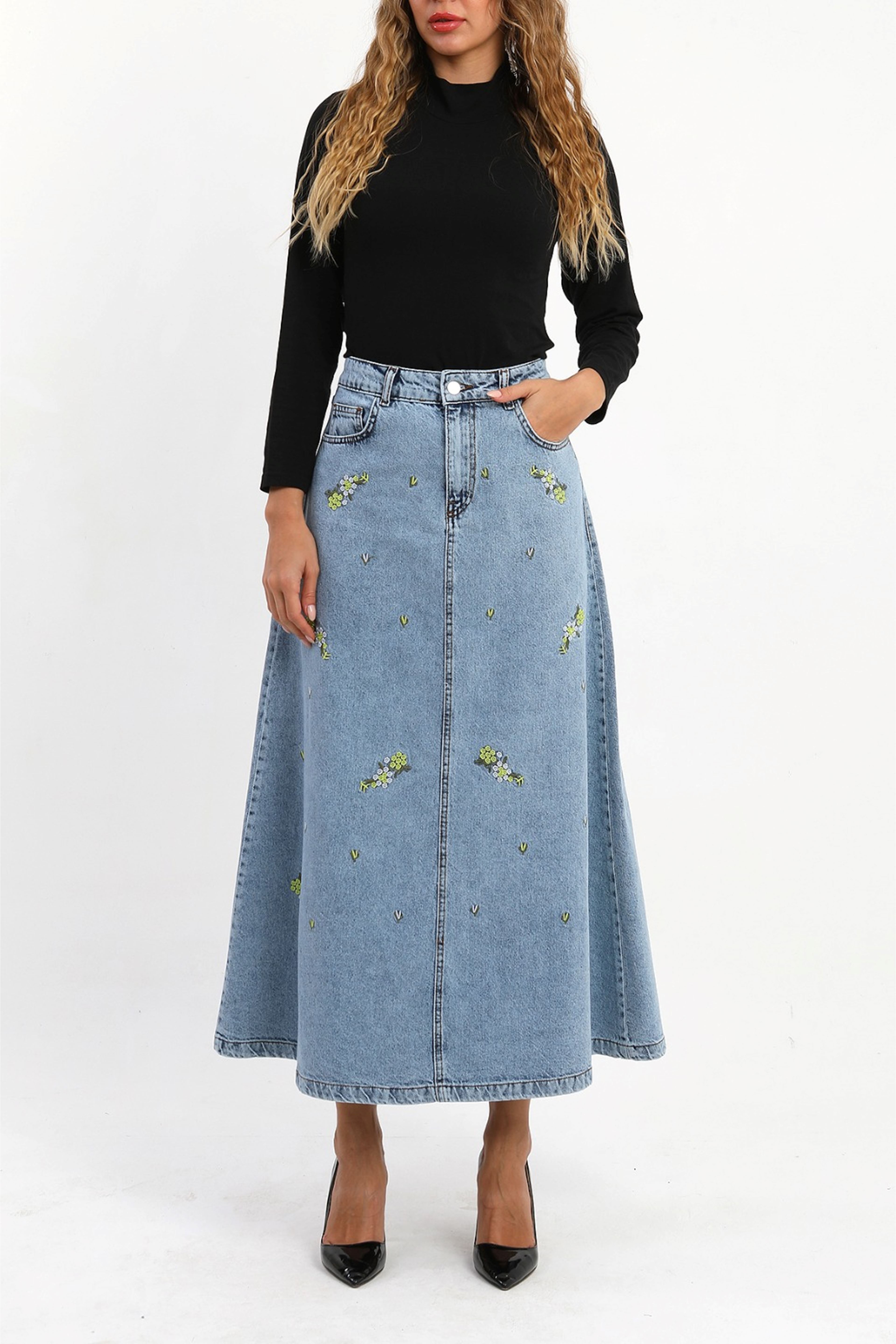 تنورة جينز طويلة بتطريز زهور – أزرق