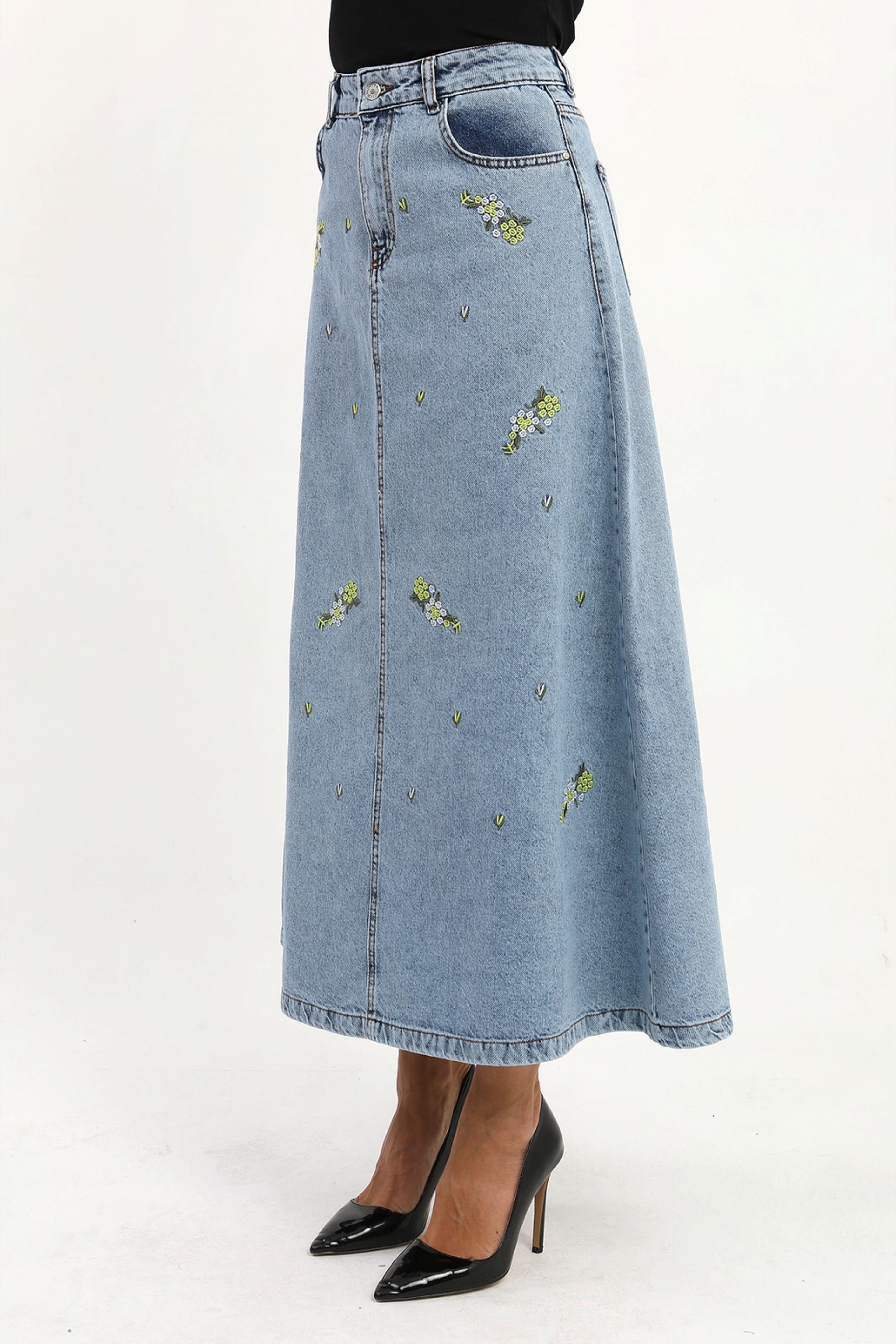 تنورة جينز طويلة بتطريز زهور – أزرق