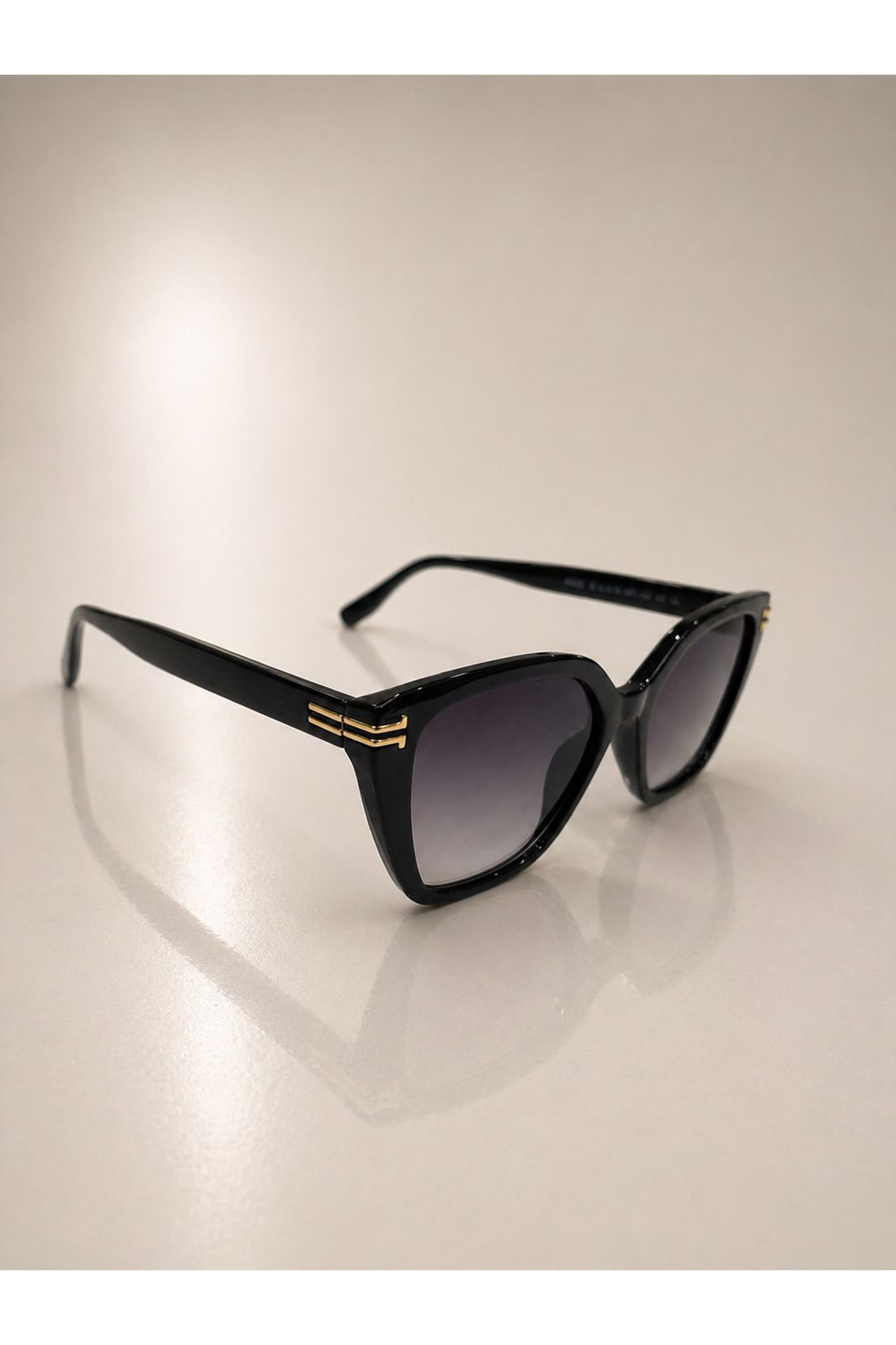 Kalın Çerçeve Köşeli Klasik Güneş Gözlüğü