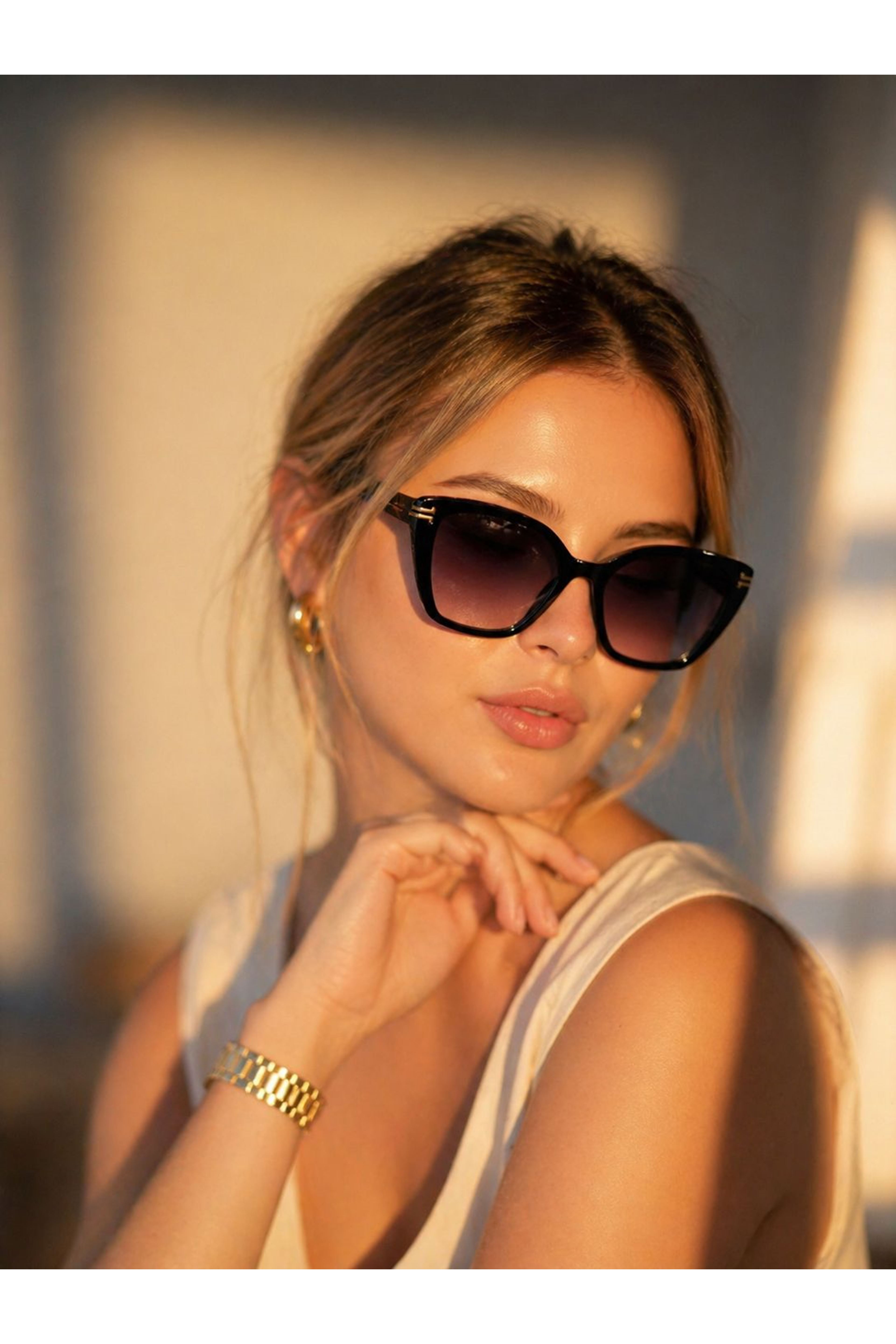 Kalın Çerçeve Köşeli Klasik Güneş Gözlüğü