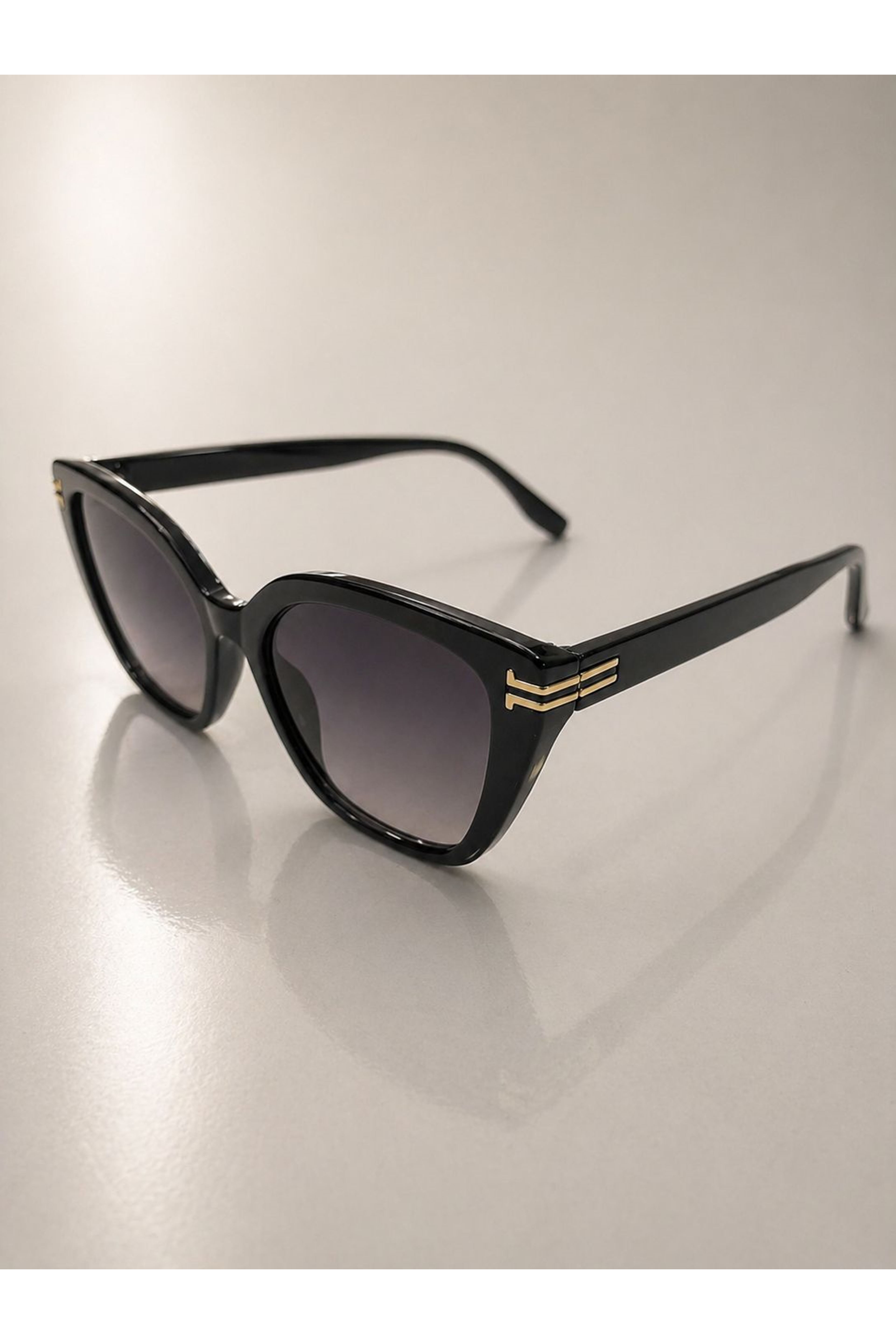 Kalın Çerçeve Köşeli Klasik Güneş Gözlüğü