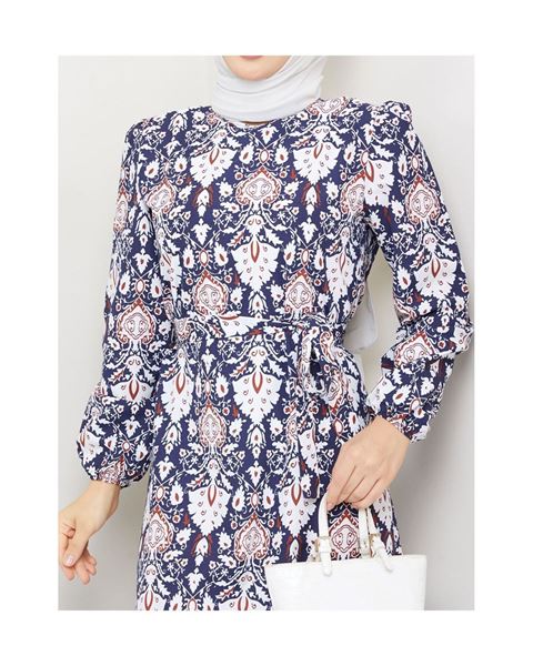 فستان مطبوع مزين بكشكشة من قماش تيريكوتون – كحلي