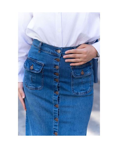 تنورة حجاب زرقاء داكنة مع فتحة أزرار وجيب