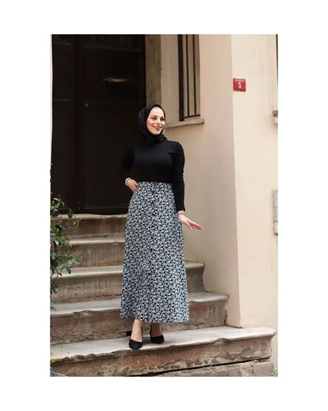 تنورة من الفيسكوز الأزرق مع أزرار