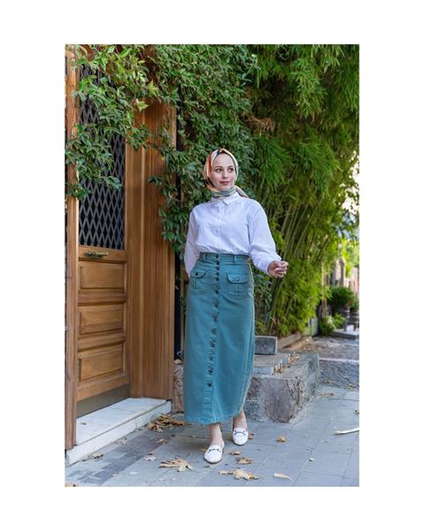 تنورة حجاب فيروزية مع أزرار وكشكشة وجيوب