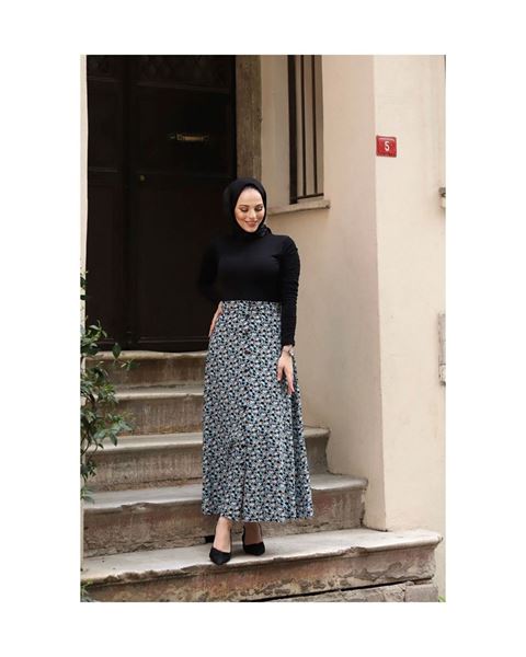 تنورة من الفيسكوز الأزرق مع أزرار