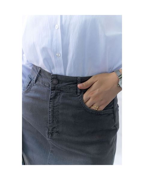 تنورة متوسطة الطول من الليكرا والجبردين باللون الرمادي