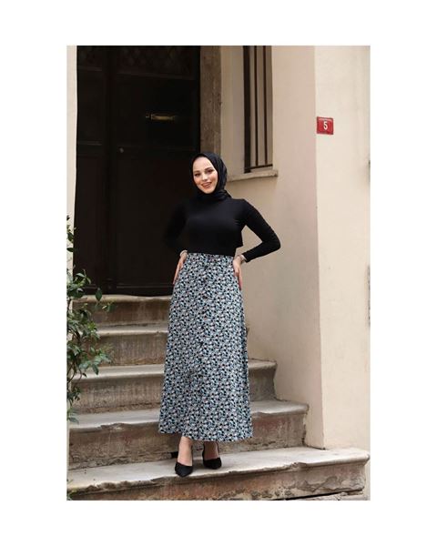 تنورة من الفيسكوز الأزرق مع أزرار