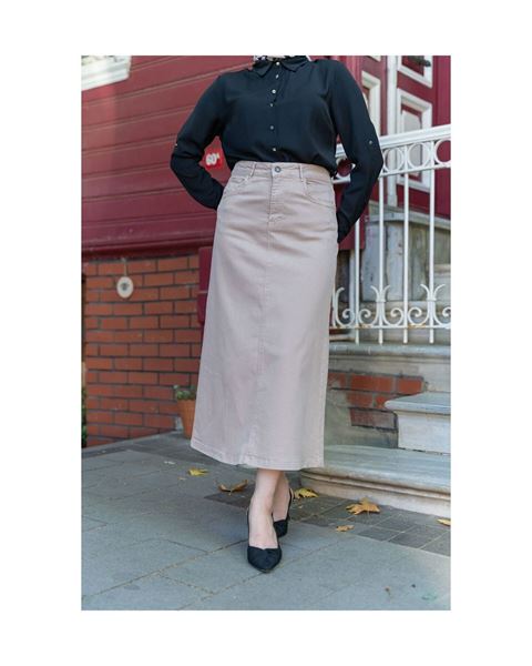 تنورة متوسطة الطول من الليكرا والجبردين بلون اللوز