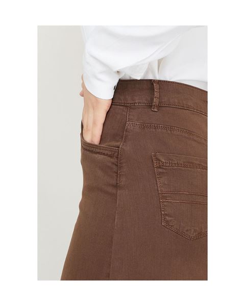 تنورة متوسطة الطول من الليكرا والجبردين باللون البني