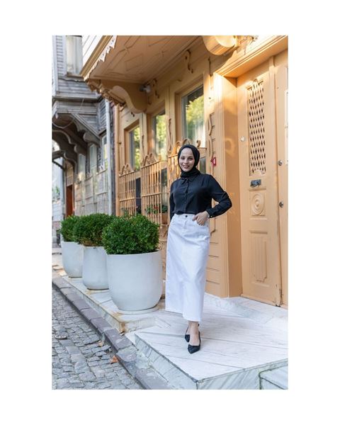 تنورة حجاب بيضاء