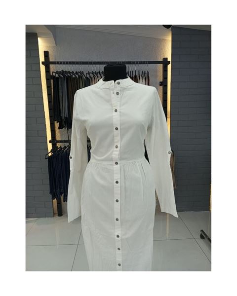 فستان جينز بأزرار كاملة من قماش طبيعي – أبيض