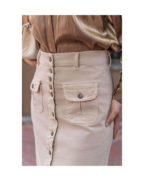 تنورة حجاب بيج فاتح بأزرار وجيب