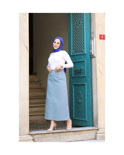 تنورة حجاب زرقاء فاتحة