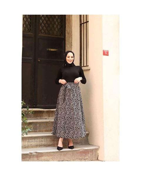 تنورة مولانا بحزام أسود