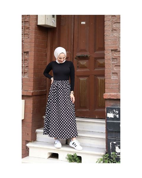 تنورة مولانا بحزام، بيضاء