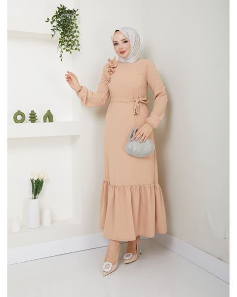 فستان من قماش الكريب مع كشكشة على الكتف باللون السلموني