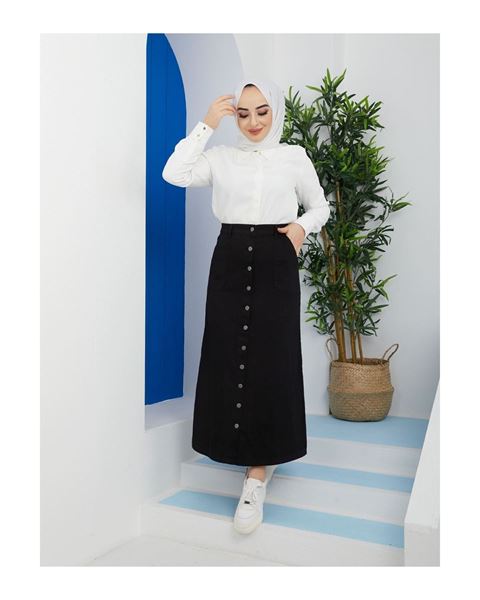 تنورة غاباردين بأزرار سوداء