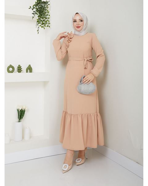 فستان من قماش الكريب مع كشكشة على الكتف باللون السلموني