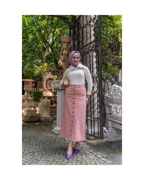 تنورة من الجبردين بأزرار