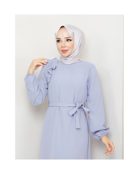 فستان رمادي بكشكشة على الكتف من قماش الكريب