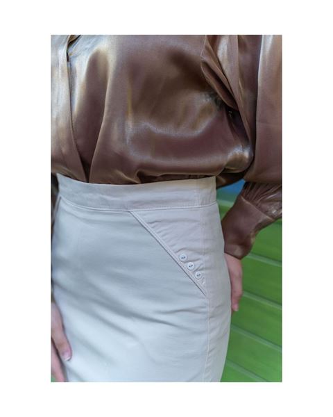 تنورة قماشية كريمية