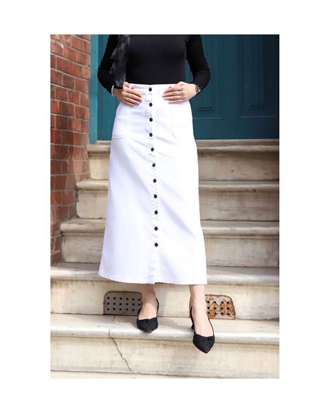 تنورة غاباردين بأزرار بيضاء