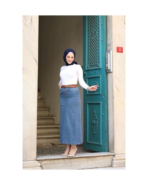 تنورة من القماش الطبيعي مع حزام، أزرق