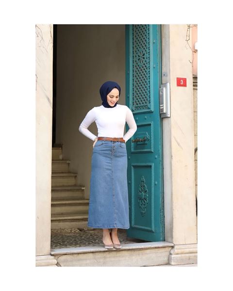 تنورة من القماش الطبيعي مع حزام، أزرق