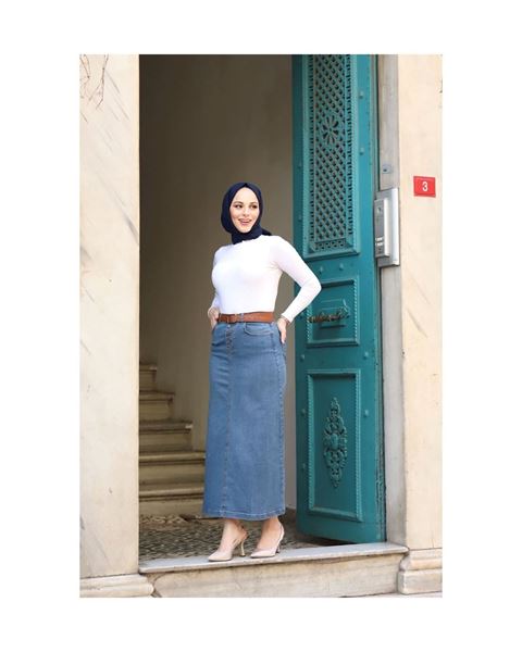 تنورة من القماش الطبيعي مع حزام، أزرق