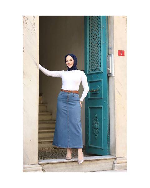 تنورة من القماش الطبيعي مع حزام، أزرق