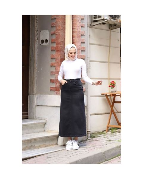 تنورة جينز سوداء بنقشة نجمة من القماش الطبيعي