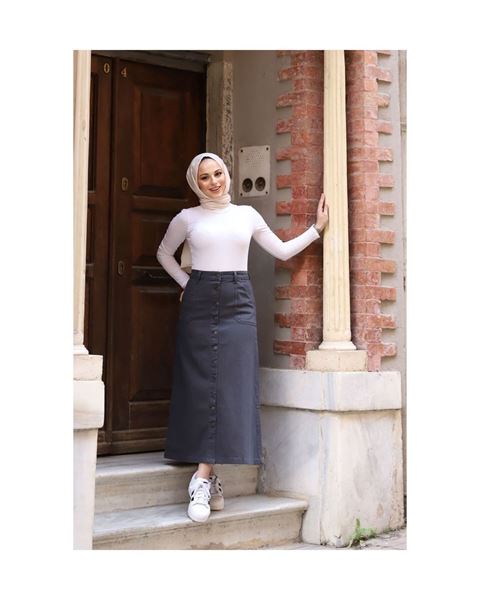 تنورة من الجبردين بأزرار، لون "أنثراسيت"