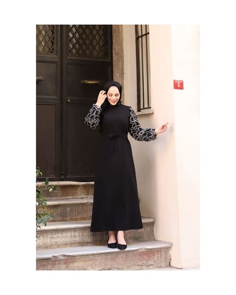 فستان توجبا بأكمام شيفون دائرية منقوش - أسود