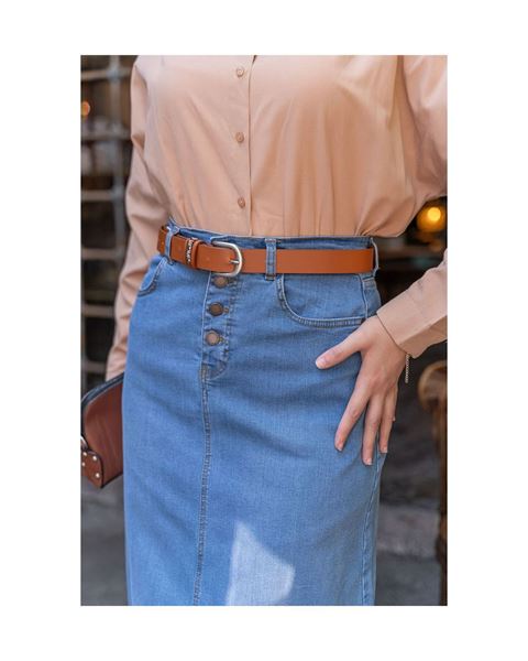 تنورة جينز بحزام من القماش الطبيعي باللون الأزرق الفاتح