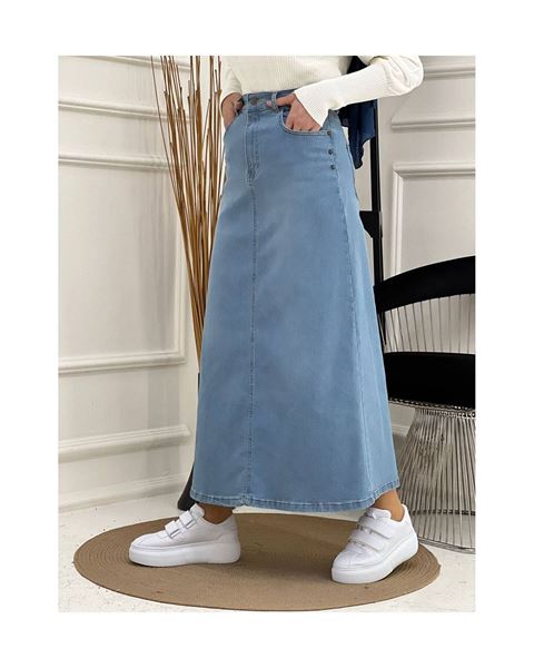 تنورة جينز من قماش طبيعي بمسامير نجمية باللون الأزرق الفاتح