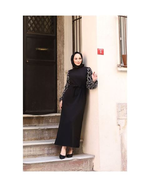 فستان توجبا بأكمام شيفون دائرية منقوش - أسود