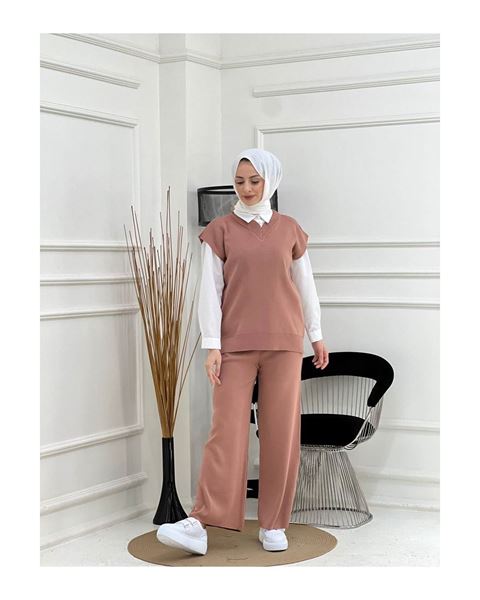  طقم تريكو مكون من قطعتين: سترة بدون أكمام بياقة V وبنطال – وردي غامق (غُل كوروسو)