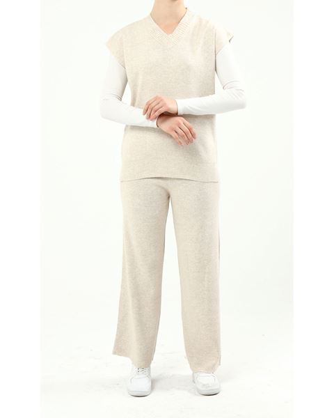 ل V وبنطال – لون كريمي