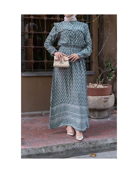  فستان بنقشة خضراء من قماش طبيعي – أخضر