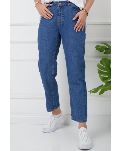 بنطال جينز أزرق فاتح من قماش طبيعي